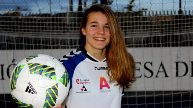 Nora Sánchez, jugadora del Zaragoza Fútbol Femenino y la selección española, y estudiante de 2º de Bachillerato.
