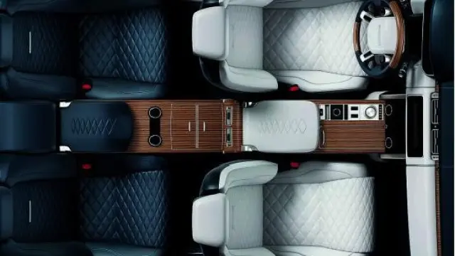 Su refinado interior es lo único que se conoce por ahora del nuevo Range Rover SV Coupé.