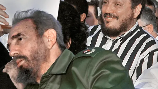 Fidel Castro Díaz-Balart  junto a su padre en una imagen de archivo.