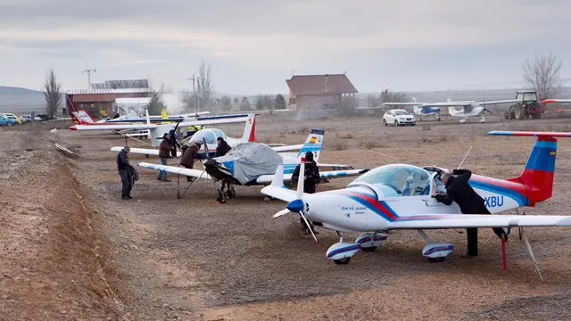 Imagen de algunas de las avionetas que llegaron a Torremocha del Jiloca