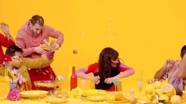 Escena del videoclip de 'La Pegatina' con Eva Amaral