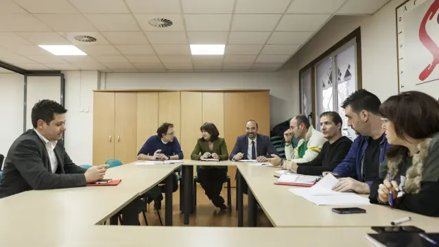 Negociación entre los trabajadores y la empresa en el Servicio Aragonés de Mediación y Arbitraje (SAMA).