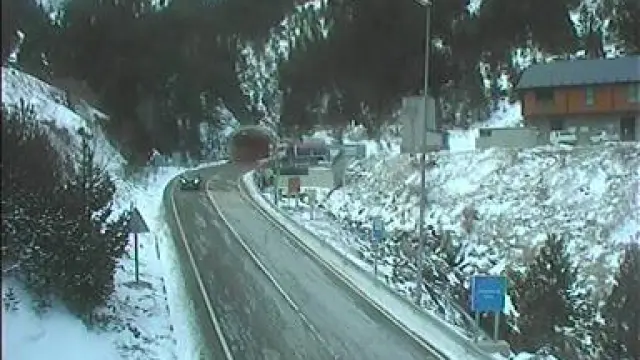 Los vehículos han vuelto a pasar por el túnel de Bielsa desde este miércoles a las 15.00