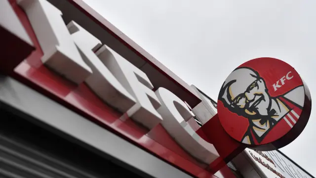 Un restaurante de KFC cerrado en el sur de Londres por la crisis del pollo.