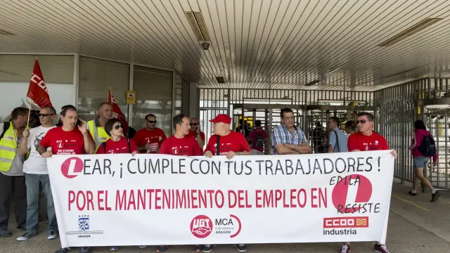 Protesta en defensa del empleo en Lear Épila, en la fábrica de Opel en Figueruelas, en junio de 2016