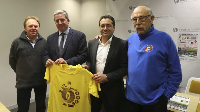 Luis Abad, Enrique Mored, Jesús Alfaro y Roberto Iglesias durante el acto de presentación que ha tenido lugar este viernes en Huesca.
