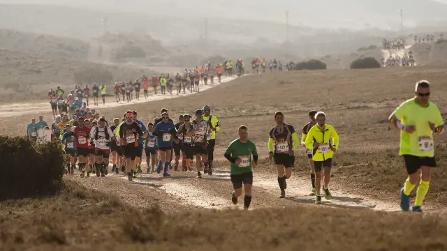 La marea de corredores, durante la edición del año 2017.