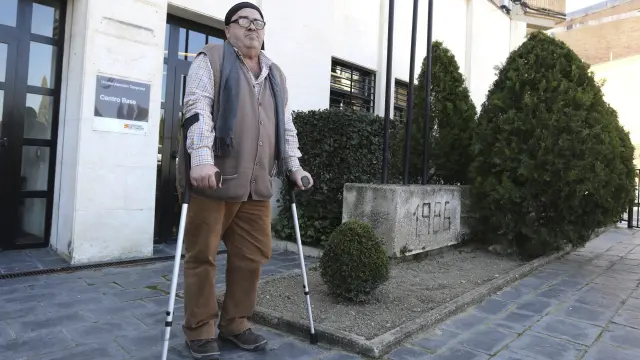 José Luis Murillo, frente al Centro de Atención a la Discapacidad de la DGA en Huesca.