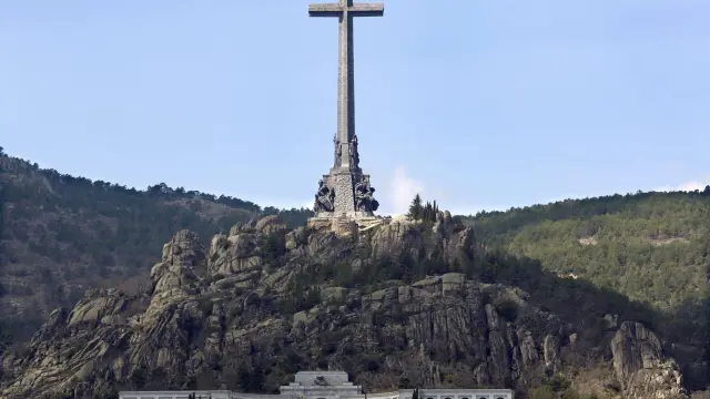 El texto propuesto por el PSOE plantea reconvertir el Valle de los Caídos en un Centro Nacional de la Memoria.