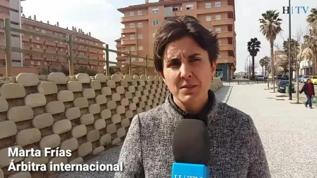 Marta Frías, la primera árbitra internacional de la federación aragonesa