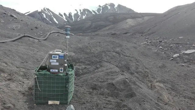 Captador de partículas de bajo volumen instalado en la isla Decepción