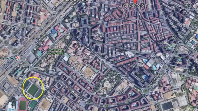 Vista de satélite de Alcorcón, con el estadio de Santo Domingo señalado en el círculo amarillo.