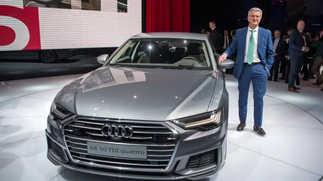 El primer ejecutivo de Audi, Rupert Stadler, presenta el nuevo Audi A6 en la 88 edición del Salón del Automóvil de Ginebra.