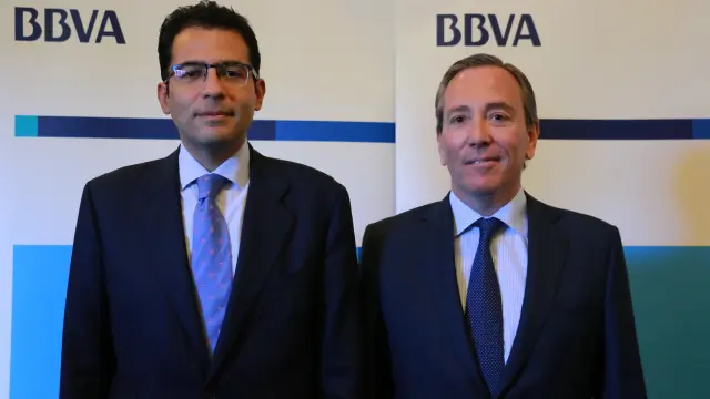 De izda. a dcha.: Miguel Cardoso, economista jefe de España de BBVA Research y Luis Llorens, director Regional Norte BBVA.