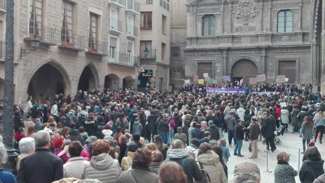 Concentracion en la plaza de España de Alcañiz.