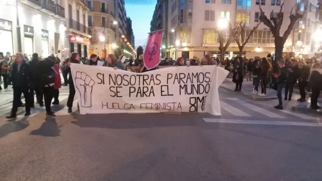 La manifestación del 8M recorre las calles de Huesca.
