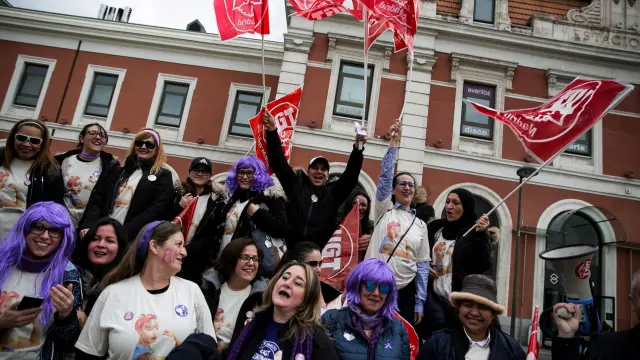 Trabajadoras de Madrid participan en los paros parciales del Día de la Mujer.