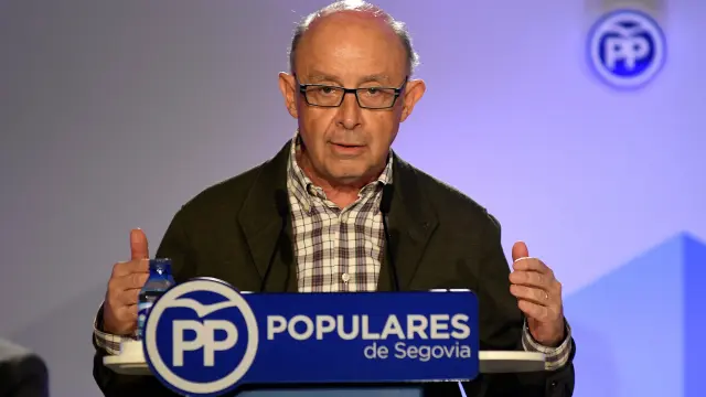 El ministro de Hacienda y Administraciones Públicas, Cristóbal Montoro, durante su intervención en la reunión del Comité de Alcaldes del Partido Popular que se ha celebrado hoy en Segovia.