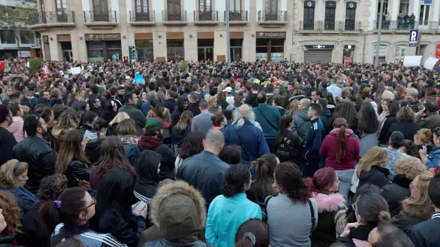 Concentración convocada por el Ayuntamiento de Almería por la muerte de Gabriel Cruz.