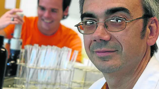 David Badía, en el laboratorio donde imparte sus clases prácticas.