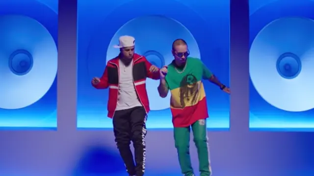 Fotograma del videoclip de 'X (Equis)' de Nicky Jam y J. Balvin.