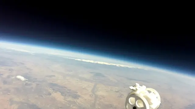 Imagen tomada por la sonda Servet II desde la estratosfera. Nevados, el Moncayo y los Pirineos
