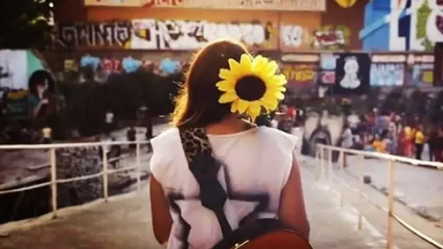 Una imagen del vídeo de 'Girasoles'.
