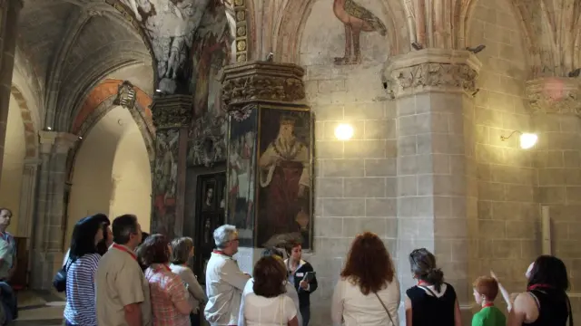 Visitantes en la catedral de Tarazona.