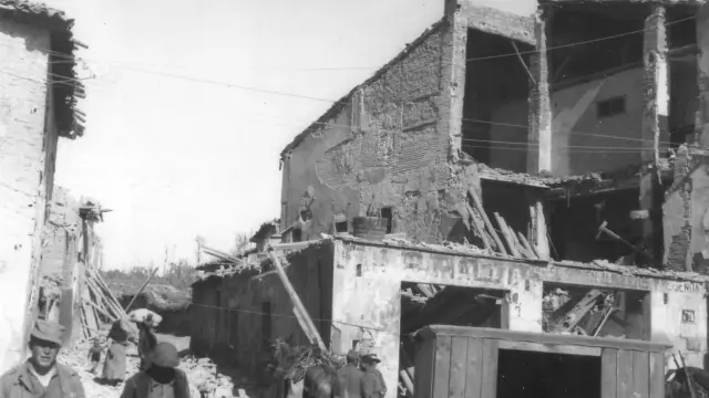 Efectos de un bombardeo en Sariñena. Archivo Campos, Zaragoza.