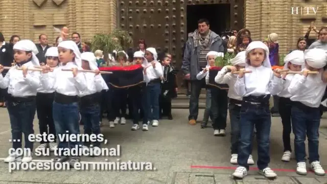 Escolapias inaugura la Semana Santa con su tradicional procesión en miniatura