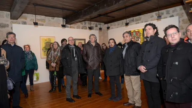 Todos los invitados visitaron la exposición sobre obra gráfica de destacados artistas.