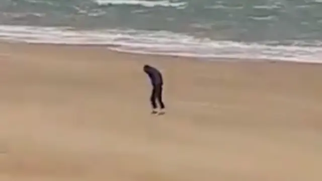 El agente que insultó a un hombre que caminaba por una playa de Melilla ya ha sido identificado.