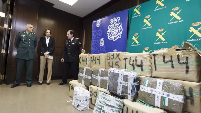 Los fardos con 668 kilos de hachís intervenidos en la operación conjunta de Policía y Guardia Civil.