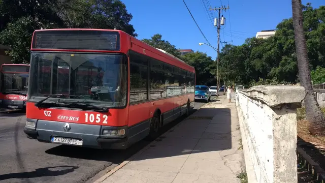 Los autobuses zaragozanos, en La Habana.