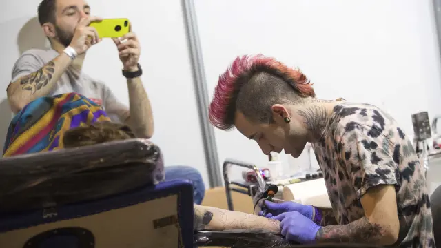 Los tatuajes invaden la Expo