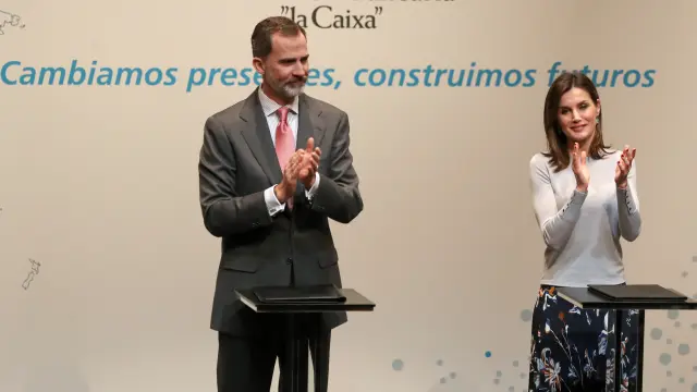 Los reyes Felipe y Letizia, en la gala de entrega de becas de La Caixa.