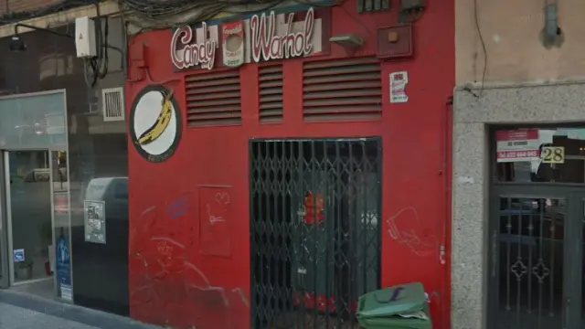 Puerta de acceso al Candy Warhol.