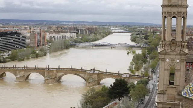 La crecida del Ebro el 16 de abril de 2018.