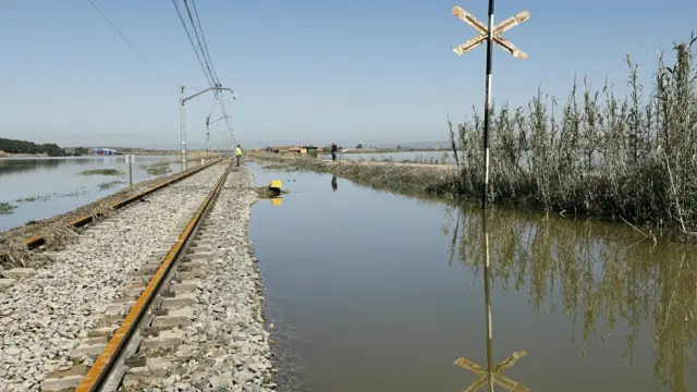 Las consecuencias de la crecida pone de manifiesto las carencias en infraestructuras que sufre Aragón.