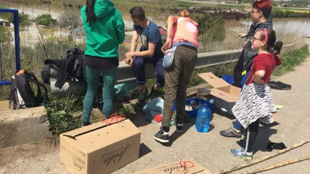 Los activistas contaban con sus propios equipos para rescatar a los animales de la riada.