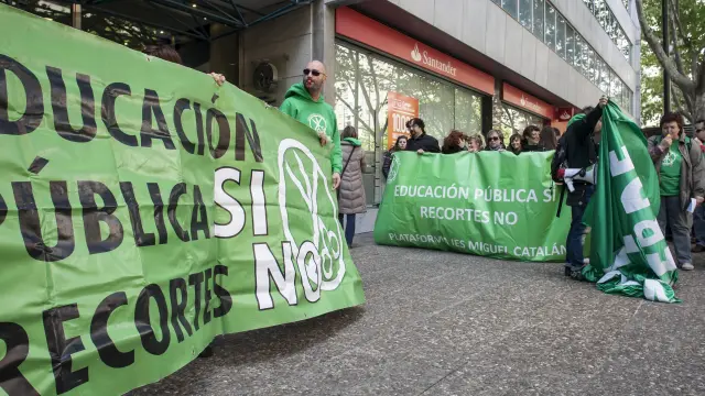 Un acto de la 'marea verde' organizado en Zaragoza en 2013.