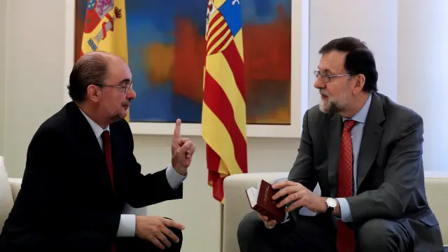Javier Lambán, presidente de Aragón, y Mariano Rajoy, presidente del Gobierno en la Moncloa
