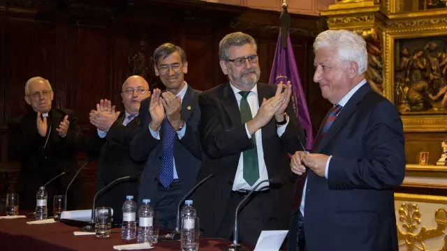 Eusebio Hernández, Jacinto Julve, Jose María Rivera y José A. Mayoral aplauden a García Vicente.