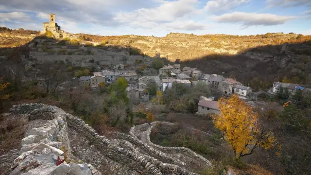 Vista panorámica de la localidad de Montañana, desde el antiguo camino a Benabarre.