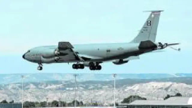El avión cisterna KC-135 Stratotanker aterrizó el 28 de marzo en la base de Zaragoza.