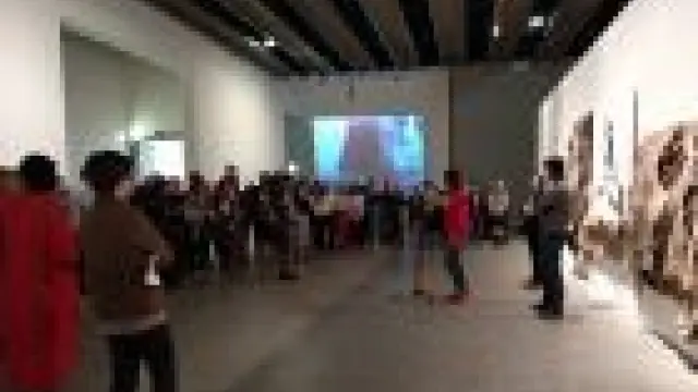 Imagen de la inauguración de la muestra 'Aún no estás sola', de Cristina Huarte en el IAACC Pablo Serrano.