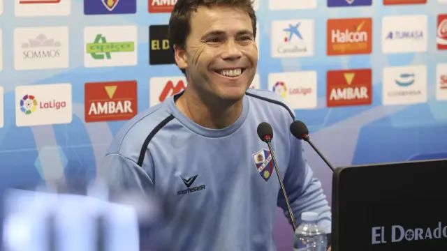 Joan Francesc Ferrer 'Rubi', sonríe durante la rueda de prensa celebrada este jueves en El Alcoraz.