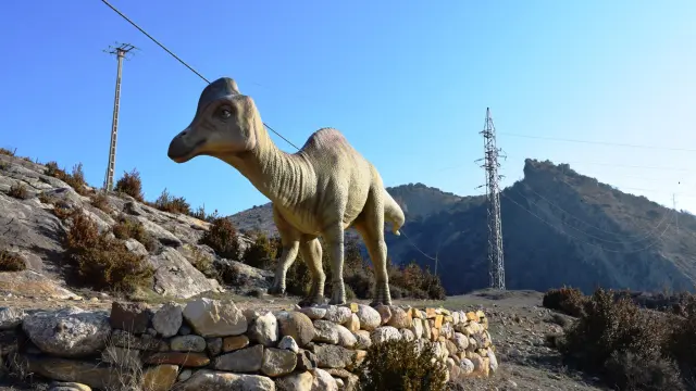 Reproducción de un dinosaurio en las afueras de Arén.