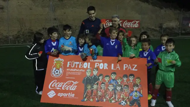 Participantes de la edición de 2015 del Fútbol por la Paz del Amistad.