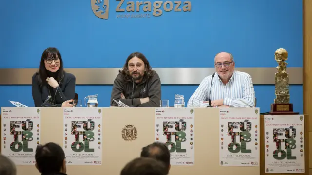 María Frago (Ibercaja, Pablo Híjar (Ayto. de Zaragoza) y Santiago Vela (Balsas Picarral), durante la presentación.